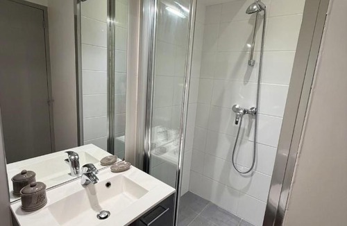 Saint-Rambert Apartment | L'érable - Charmant Studio Proche de L'Île Barbe