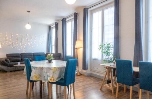 Verdun Apartment | L'Amour de la Paix - City center - Garden - Near station - SmartTV65" Netflix & PrimeVideo - Warm cozy vibe - Free parking nearby with CCTV - Managed by Presta-Zen'Services