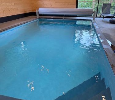 Caurel House | L'Antre de Kergoff - Piscine intérieure chauffée & Accès Lac