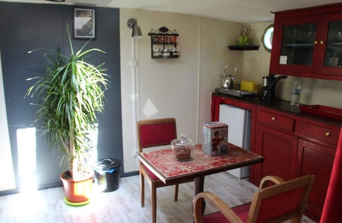 Nouvelle Ville House | L'aparté Péniche Orphée