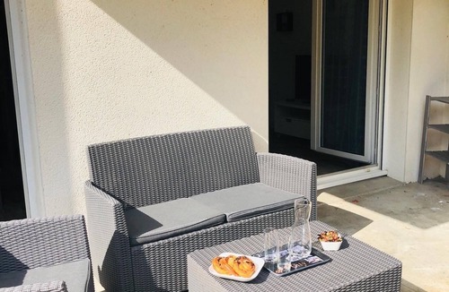 Blagnac Apartment | L'APPART'DE-GAULLE * PARK * STREETCAR * GARDEN * CHEK-IN * 24/24