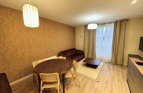 Laon Sud Apartment | L'appart Rémois | Balcon | Centre-ville