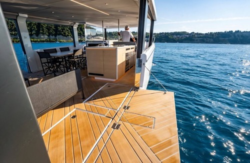 Port Cogolin Boat Rental | L'AQUAÏA (SeaLoft 480) – Your private loft on the Mediterranean