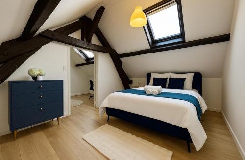Sens Apartment | L'Azur - By BEST KEYS - Duplex Élégant Rénové - 5 min Gare - Fibre Ultra Rapide - Bureau Télétravail - Smart TV & Canapé XXL