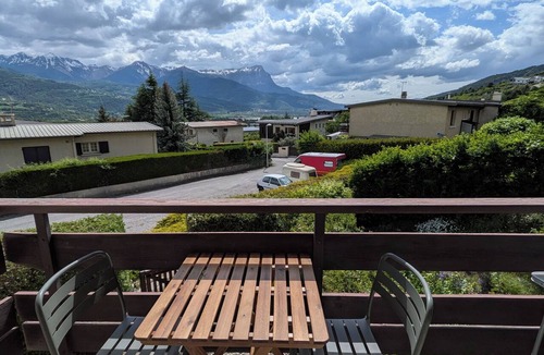 Embrun Apartment | L'Embrun des Cimes - Mountain View - 7-minute walk from the lake