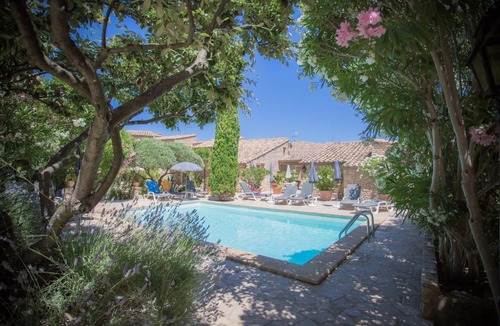Cabrieres Hotel | L'Enclos des Lauriers Roses