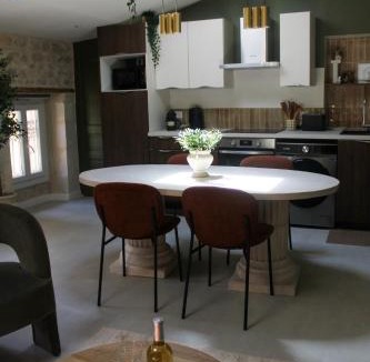 Quartier Administrations Apartment | L escale Antique