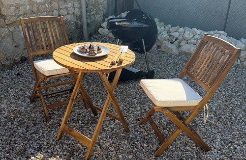 Estissac Apartment | L'escale en Othe with jacuzzi, immerse yourself in a unique getaway!