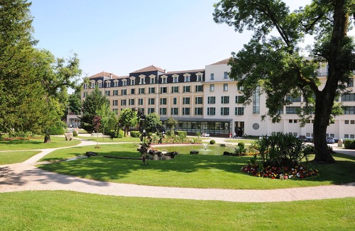 Forges-les-Bains Apartment | L'ESCALE- TOURNESOL - Guest House l'Escale - THERMAL BATHS LES BAINS