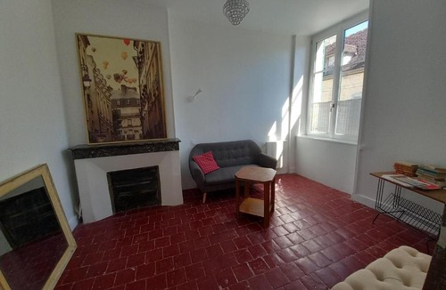 Noyers-sur-Serein Apartment | l'Hirondelle sur la Porte