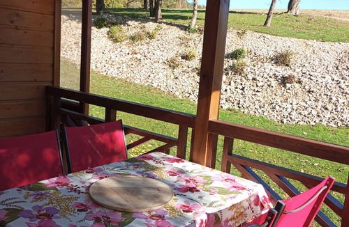 Seuzey House | l'insolite du chalet, in the heart of nature, classified 2-star furnished holiday accommodation