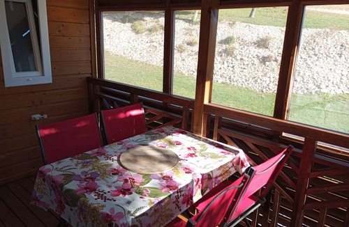 Seuzey House | l'insolite du chalet, in the heart of nature, classified 2-star furnished holiday accommodation