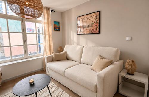Nancy City Centre Apartment | L'Instant Saint-Epvre Charm & Old Town