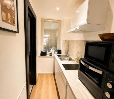 Nancy City Centre Apartment | L'Instant Saint-Epvre Charm & Old Town