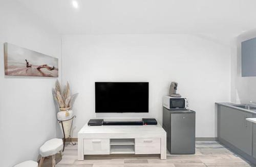 Chalons-en-Champagne Apartment | L'Oasis Champenois - Terrace, Garden, Wifi