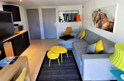 Ile du Levant Apartment | L'Oblade Apartment T2-37m2 Sea view Terrasse 30 m2 Air conditioned