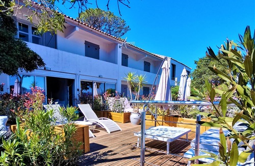 Ile du Levant Apartment | L'Oblade Apartment T2-37m2 Sea view Terrasse 30 m2 Air conditioned