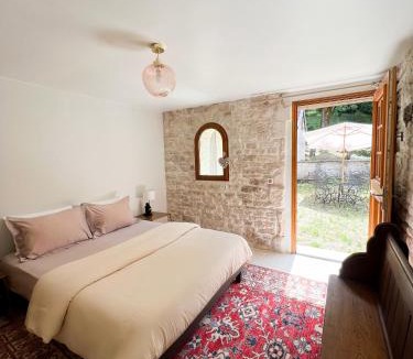 Molosmes House | L'Orée des Vignes, charmante maison et jardin clos