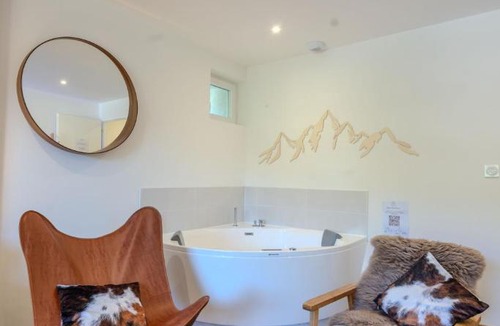 Ax-les-Thermes Apartment | L'Ostalet suite luxe Jacuzzi