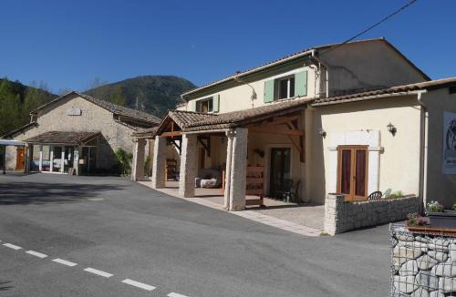 Castellane Hostel | L'Oustaou Castellane