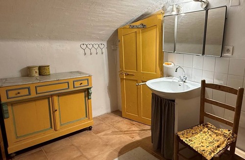 Village Apartment | L'Oustau La Catounière - Family Home with Ocean Views