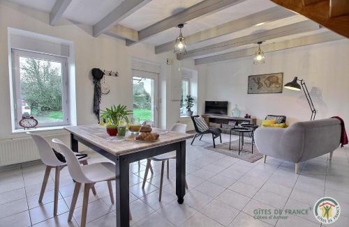 Saint-Jean-Kerdaniel House | La balançoire