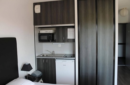 La Baule-Escoublac Hotel | La Baule Getaway | Pet-Allowed | 3.5 mi to Pornichet Beach & Promenade