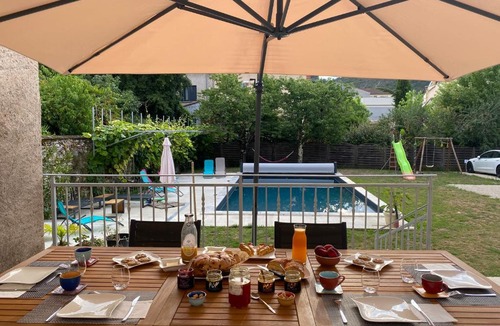 Cahors Bed & Breakfast | La Bellours Maison d Hôtes avec Piscine