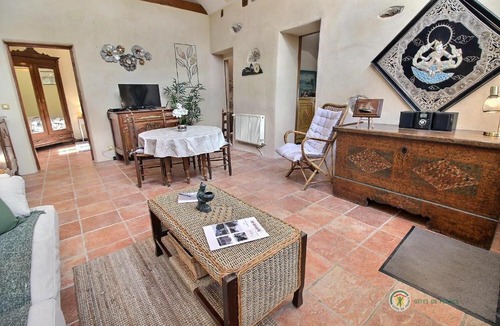 Saint-Martin-des-Pres House | La bergeronnette des ruisseaux