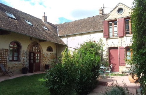 Villemanoche House | La bourguignonne with air conditioning on 2 levels
