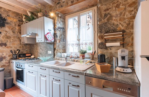 Antichan House | La Boutique – Mountain Cottage in Antichan: Pyrenees View, Nature & Comfort
