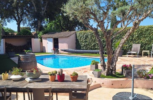 La Bouverie House | La Bouverie - Chambre indépendante avec piscine