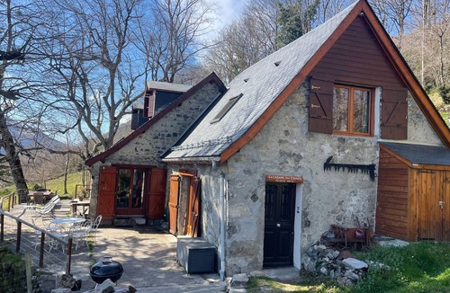Portet-d'Aspet House | La Cabane des évadés. Rustic and modern self-catering cottage in the middle of nature