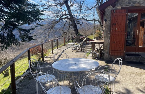 Portet-d'Aspet House | La Cabane des évadés. Rustic and modern self-catering cottage in the middle of nature