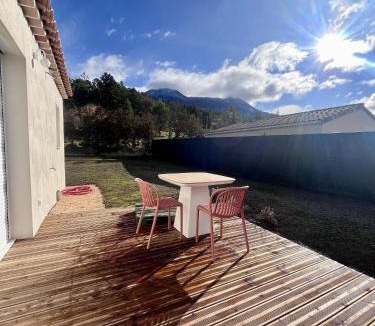 Digne-les-Bains House | La cahuete Maison neuve, borne électrique, terrain de boules, jardin clos privé