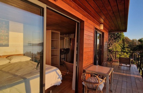 Ile du Levant House | La Caouanne Lodges: Panoramic sea view at the Île du Levant naturist resort