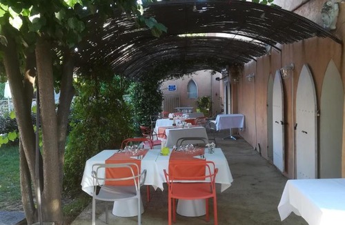 Le Beausset Hotel | La Cauquière By L'Epicurienne