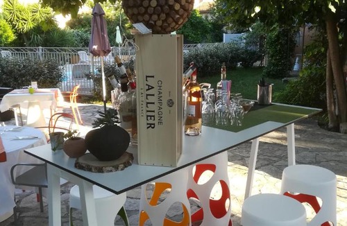 Le Beausset Hotel | La Cauquière By L'Epicurienne