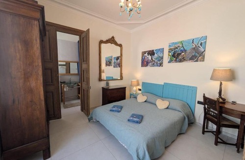 Toul Bed & Breakfast | La chambre de Jeanne
