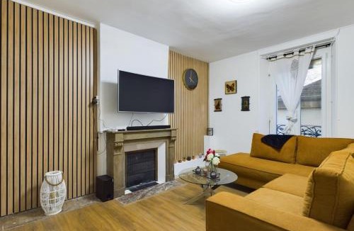 Romilly-sur-Seine House | La Champenoise - Private Garden with Covered Patio
