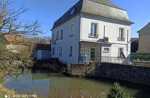Remilly-Aillicourt House | La Clouterie - Face au ruisseau piscine privée