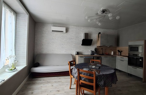 Forges-les-Bains Apartment | La diligence de la poste – Furnished T2 at Domaine Du Hêtre, shared garden & air conditioning