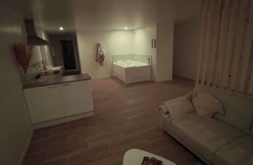 Francaltroff Apartment | La fabrique des rêves (Apartments with private Jacuzzi)