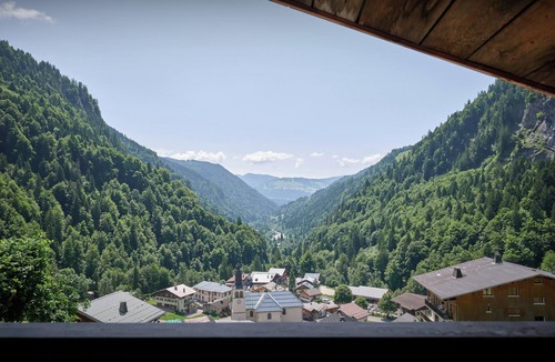 La Giettaz Apartment | La Ferme de la Caillère-Renovated farmhouse for 10 and sauna - OVO Network