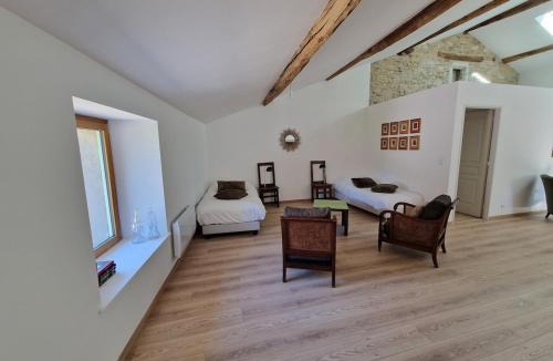 Vaudemont House | La Ferme Duval