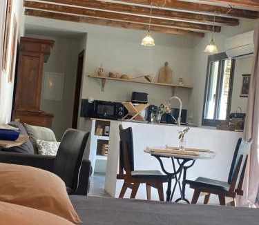 Quartier des Espesses House | La Finca