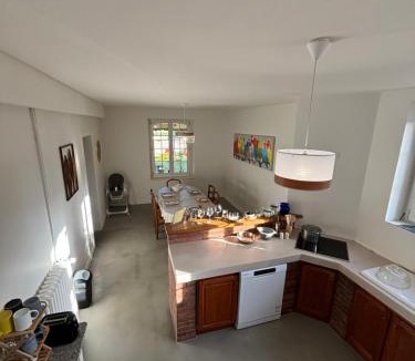 Saint-Jouan-des-Guerets House | La Hacienda Blanca