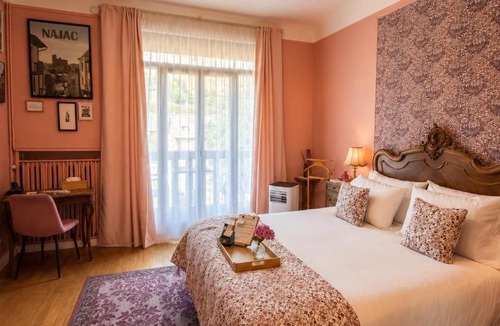 Espalion House | La Maison au toit vert