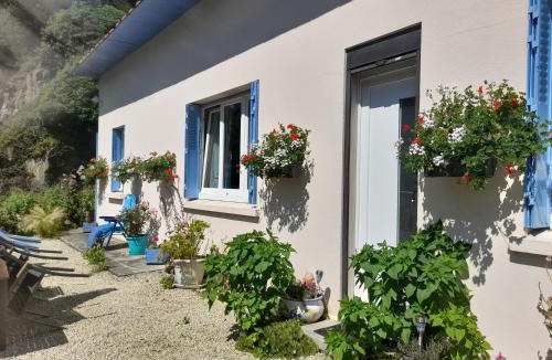 Jugon-les-Lacs-Commune-Nouvelle House | La maison bleue
