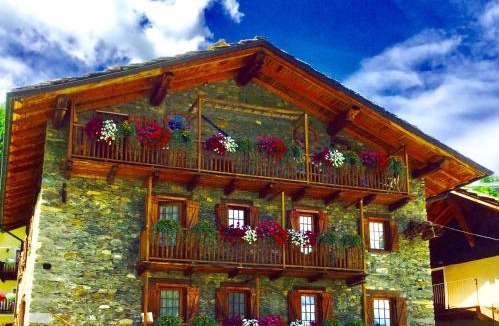 Cerisey Apartment | La Maison de Clémence